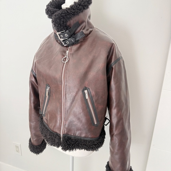 WEWOREWHAT Cropped Faux Leather Sherpa Moto Jacket Large - Picture 4 of 9